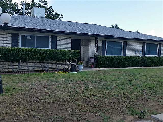 1st image of 3710 Roslyn Dr