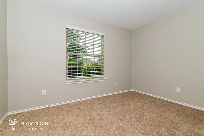 1321 Basswood Ln — Photo 7