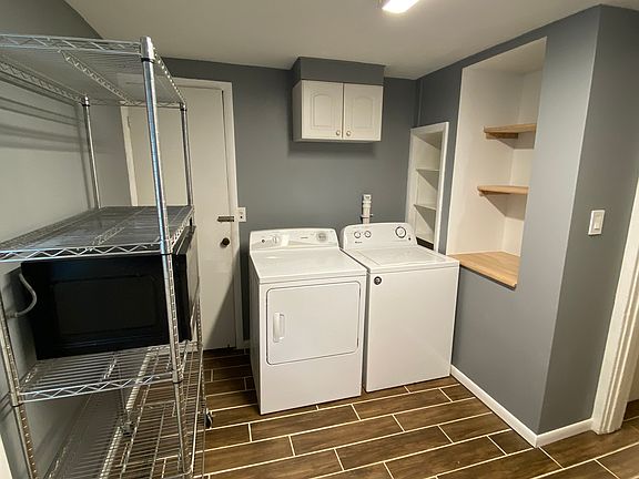 Laundry room/Butler's pantry