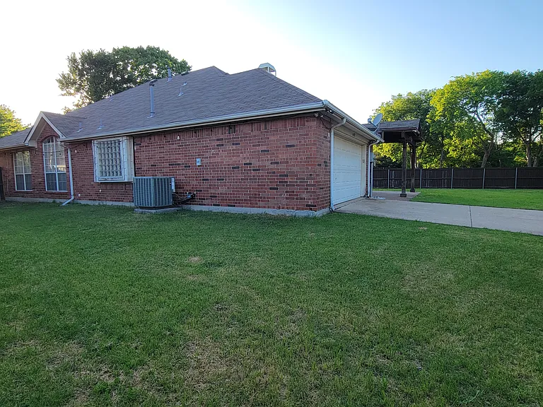 401 Colony Dr — Photo 27