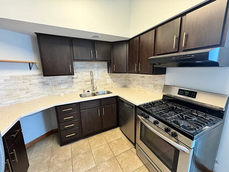 2430 N Southport Ave #2F — Photo 8