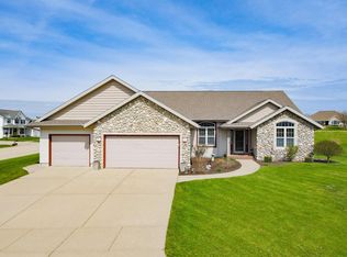 942 Cambridge Dr, Janesville, WI 53548
