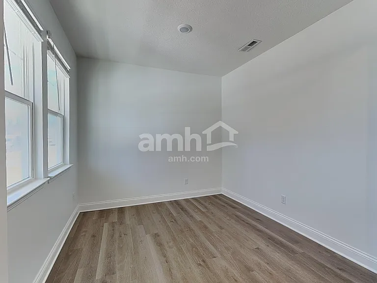 884 Heritage Blvd — Photo 8