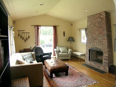 2nd image of 3760 Moore St