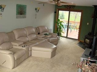 10271 S Nicholson Rd, Oak Creek, WI 53154