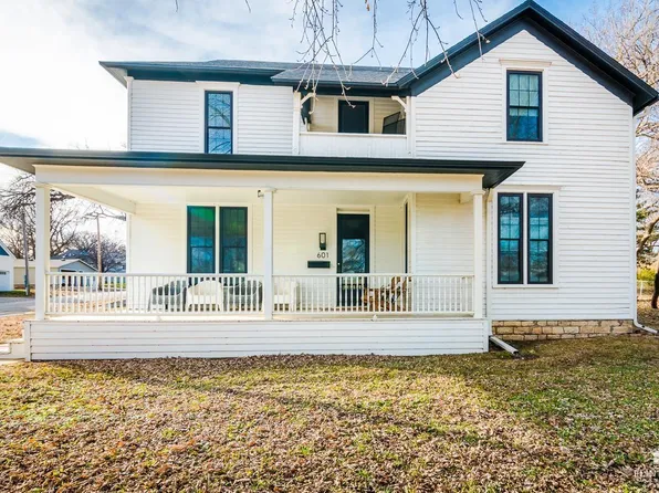 601 Poplar St, Wamego, KS 66547