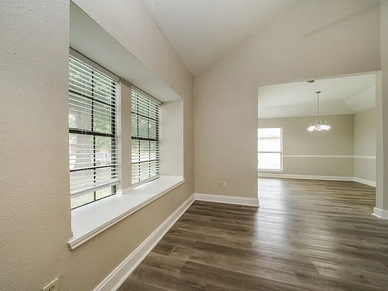 8801 Pine Forest Dr — Photo 5