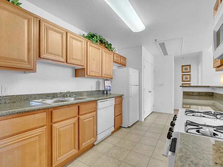 9925 W Russell Rd — Photo 35