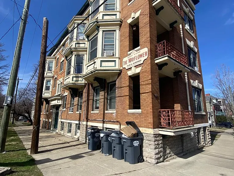 3201 Vine St — Photo 1