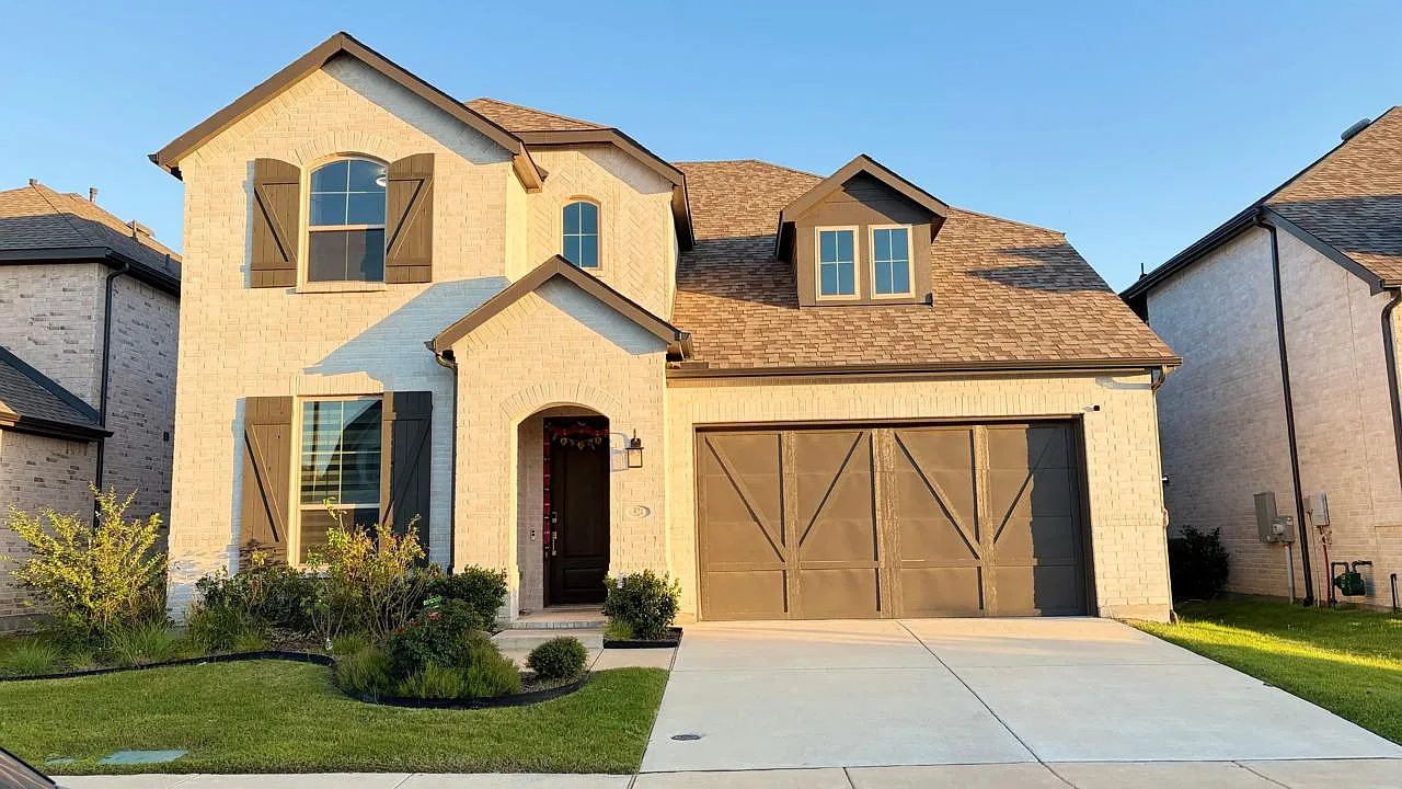 5 bed, 2820 sqft, $2,995 — Photo 1