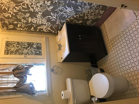 3rd image of 805 N Poinsettia Pl
