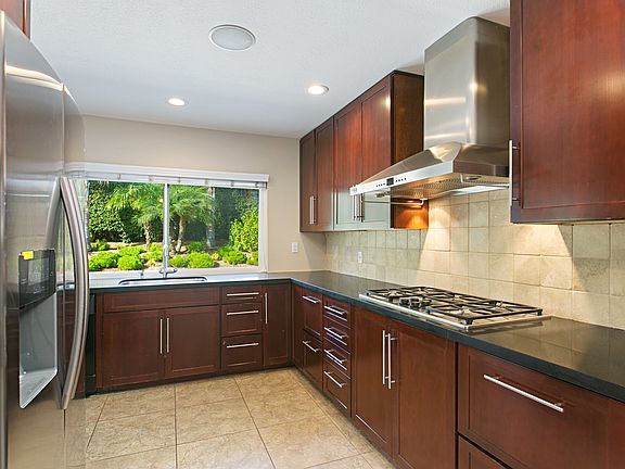 4th image of 2055 N Nutmeg St