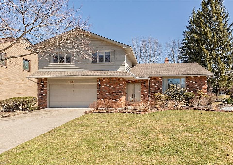 1st image of 2367 Beachwood Blvd