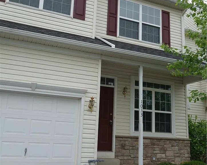 1033 King Way — Photo 1
