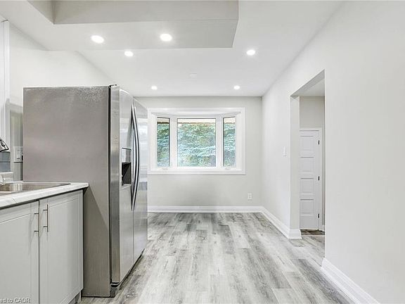 4th image of 7 Cardill Cres