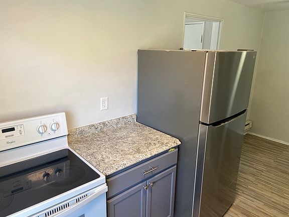 5th image of 557 Telford Ave APT B