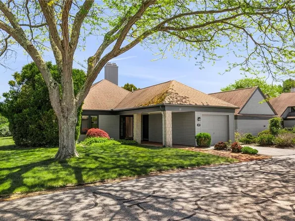27 Shadow Farm Way, South Kingstown, RI 02879