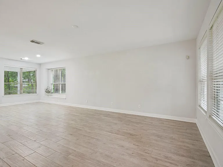 90 Panterra Way — Photo 15