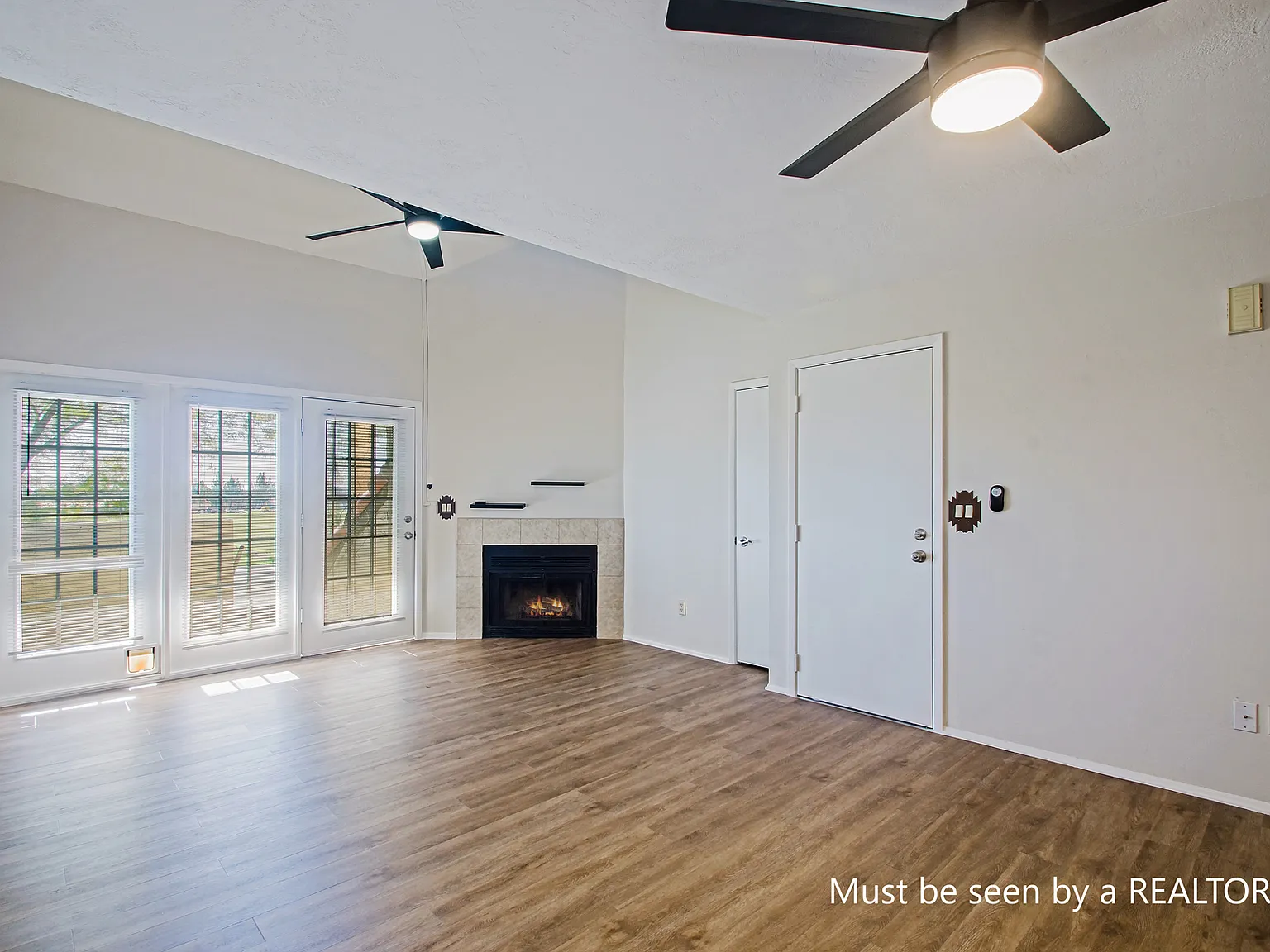 2 bed, 981 sqft, $1,695 — Photo 3