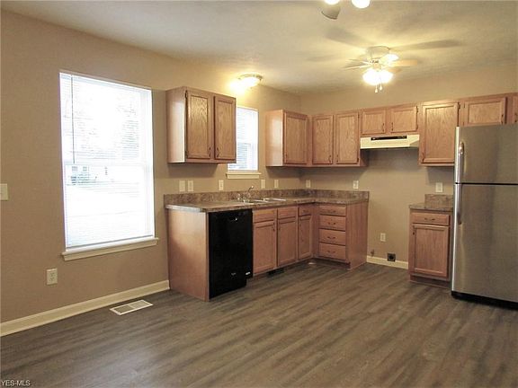4th image of 221 Brace Ave