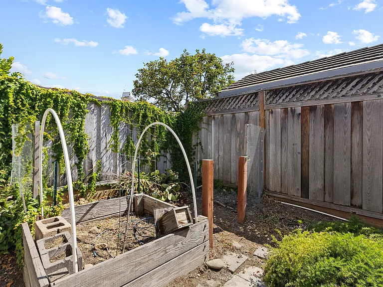 560 Diana Ave — Photo 47