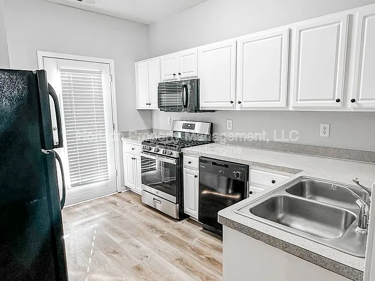 139 Riverstone Commons Cir — Photo 6