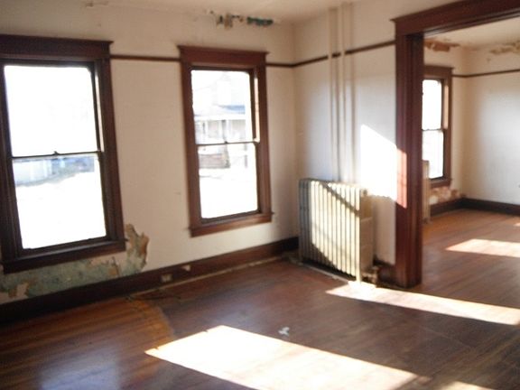 5th image of 714 Elizabeth St