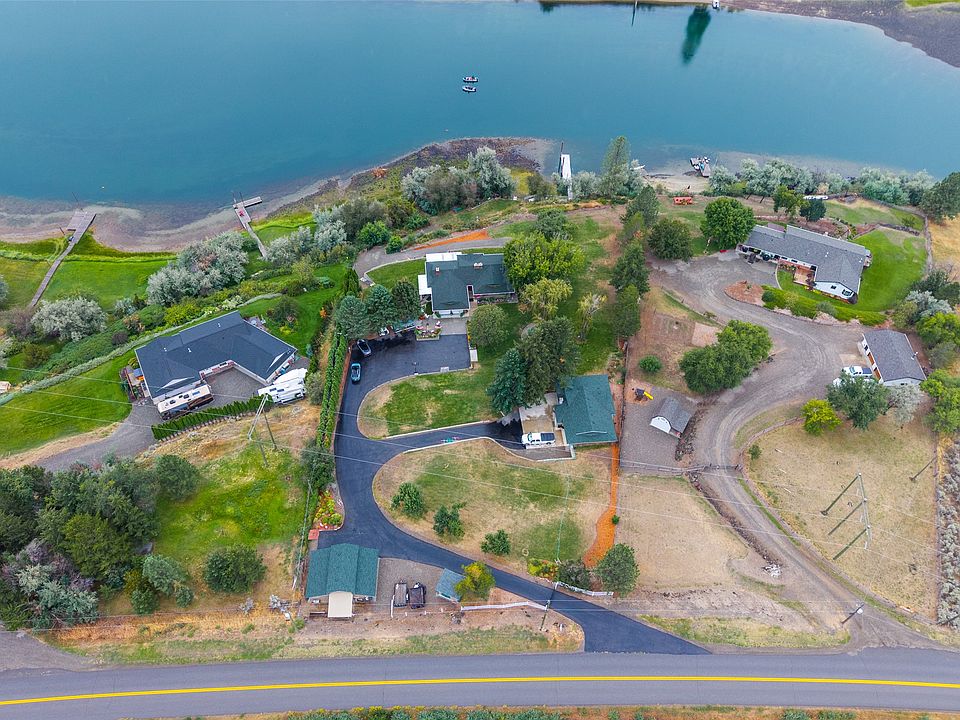 1st image of 3892 Shuswap Rd E