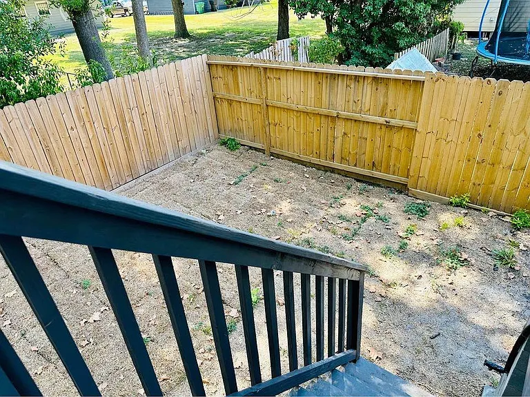 4302 Hirsch Rd #B — Photo 23