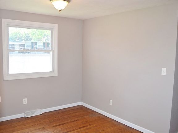5th image of 4642 Laredo St
