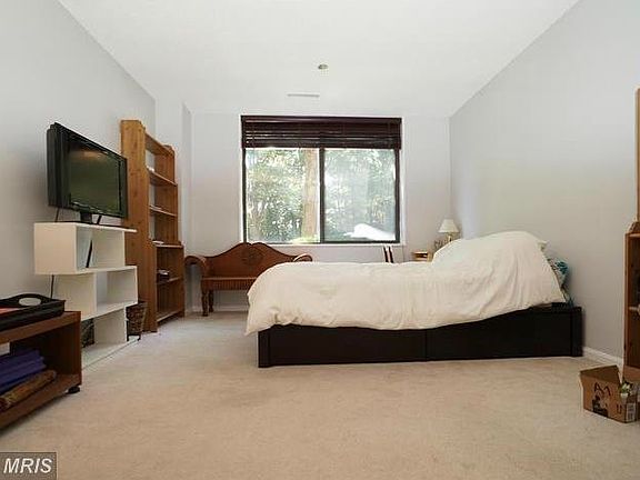 5th image of 3713 S George Mason Dr APT T4w