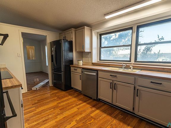 3rd image of 99 E Morgan Rd