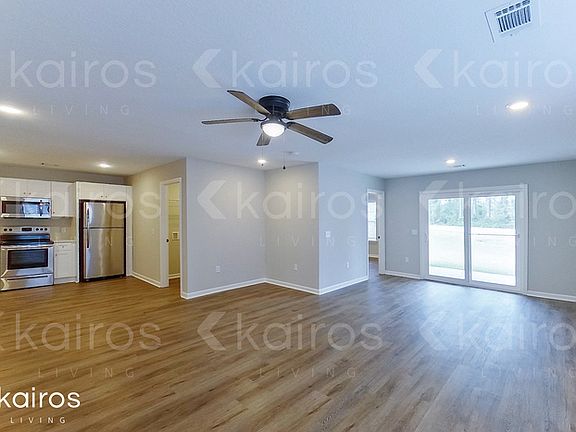 5th image of 10 Cottage Grove Dr