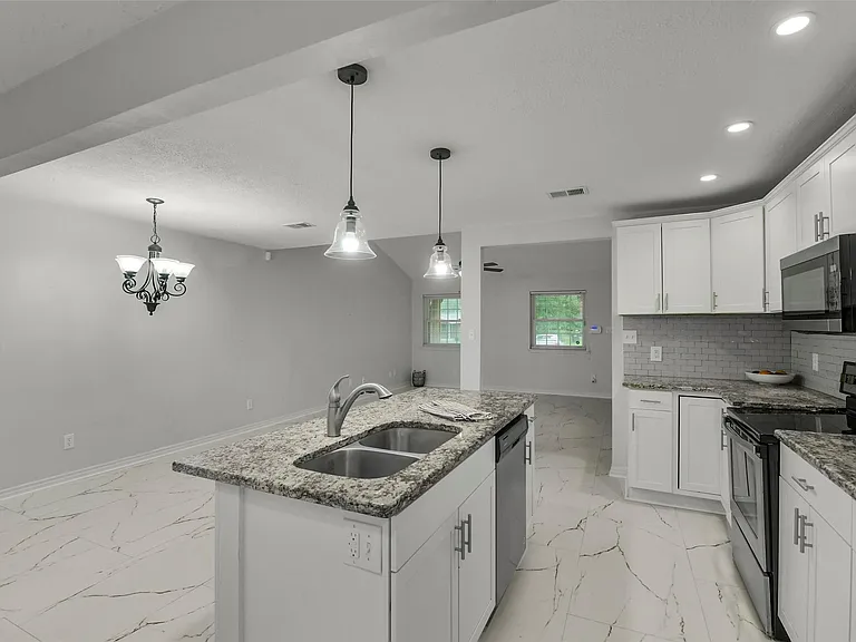 1215 Tejas Blvd — Photo 7