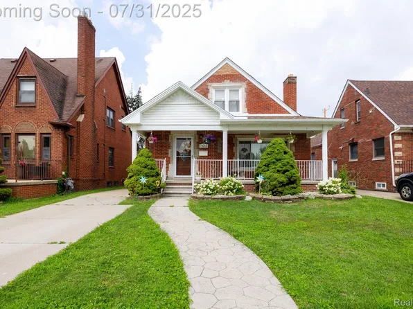 7833 W Morrow Cir, Dearborn, MI 48126