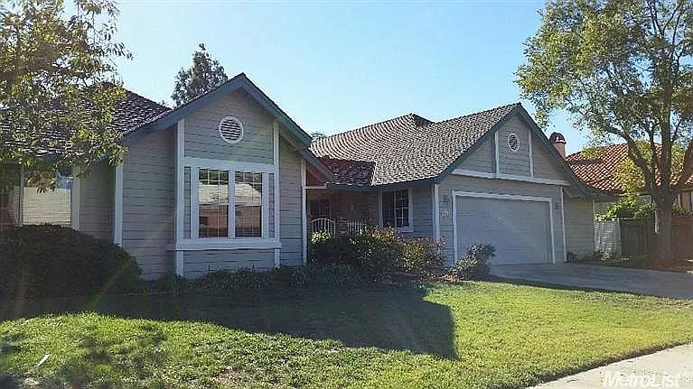 885 W Cross St photo 1