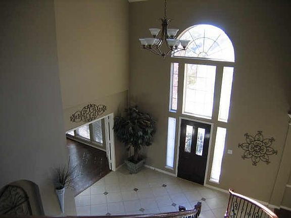 3rd image of 304 Saddlehorn Dr