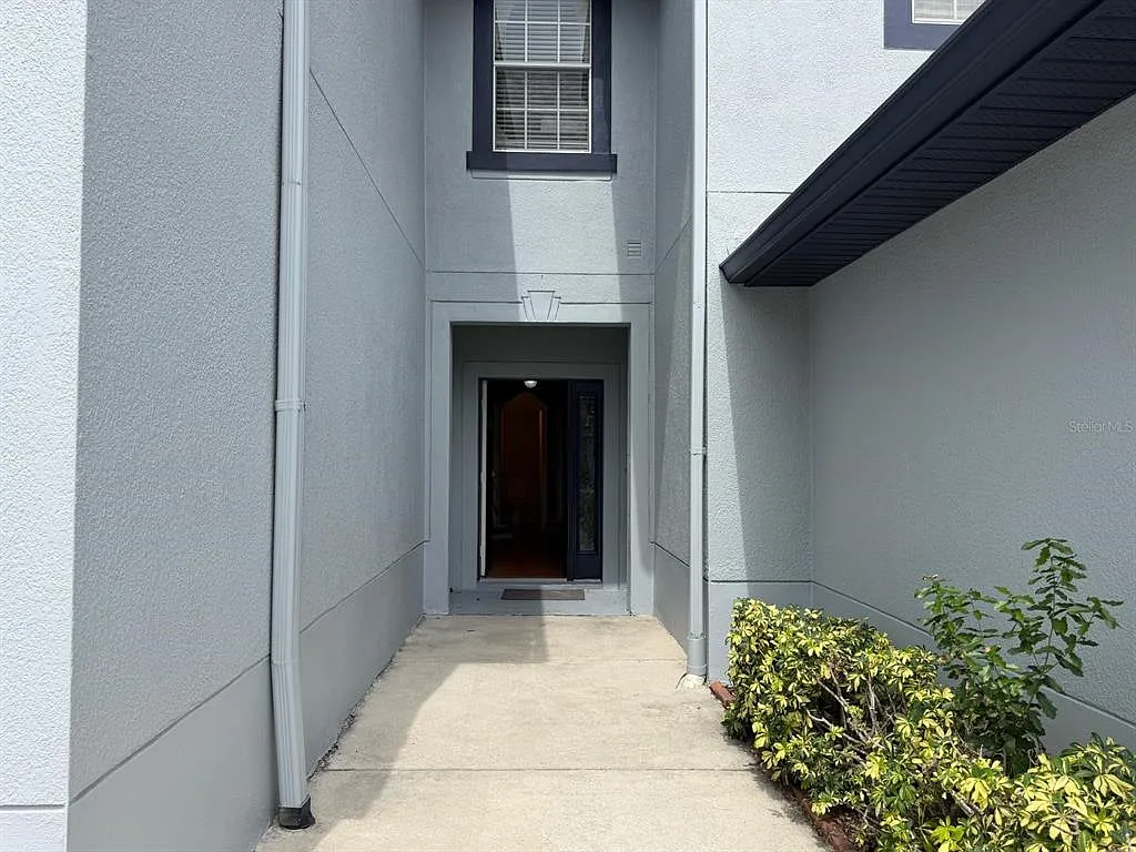 3 bed, 2.5 bath, 1749 sqft, $2,300 — Photo 3