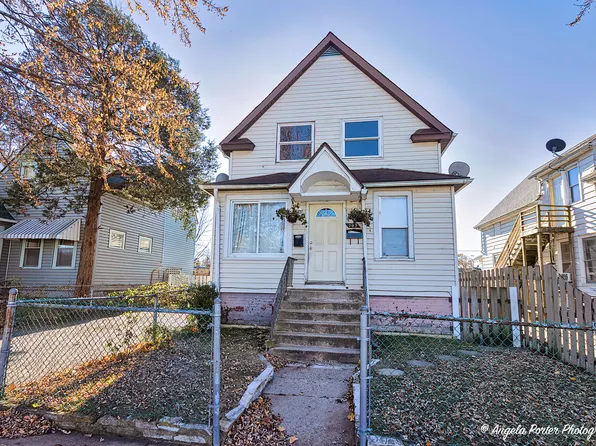 707 May St, Waukegan, IL 60085