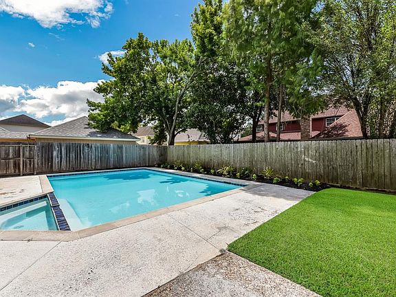 5th image of 1027 Fleetwood Place Dr