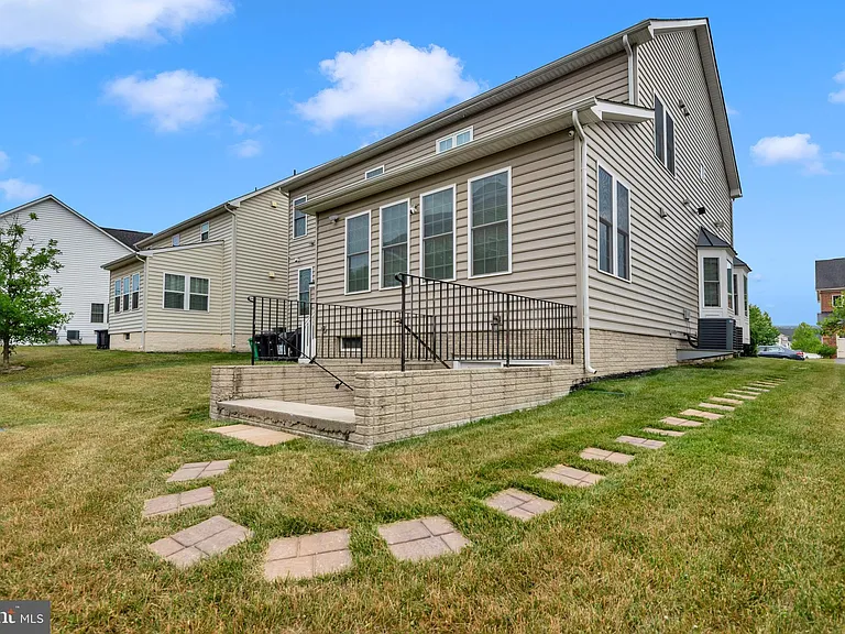 14611 Highbury Ln — Photo 33