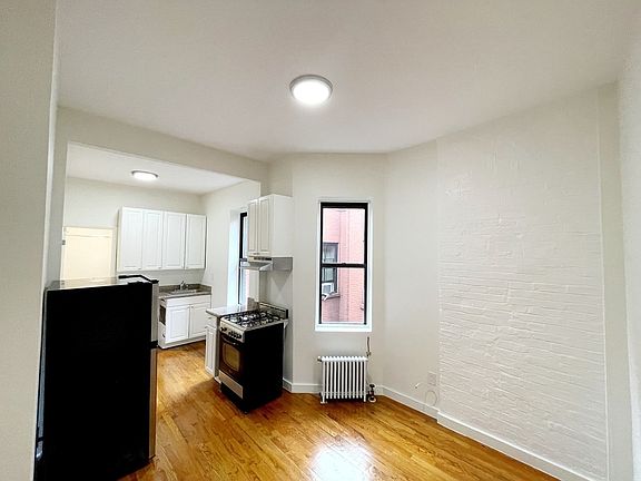 5th image of 36 E 4th St APT 5RE