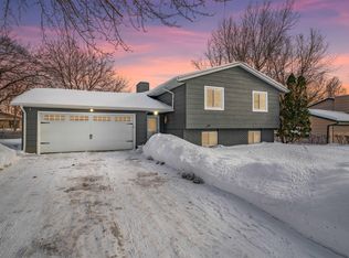 208 S Needles Dr, Brandon, SD 57005