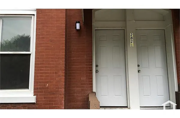 Building Photo - 2821 W Flournoy St #2