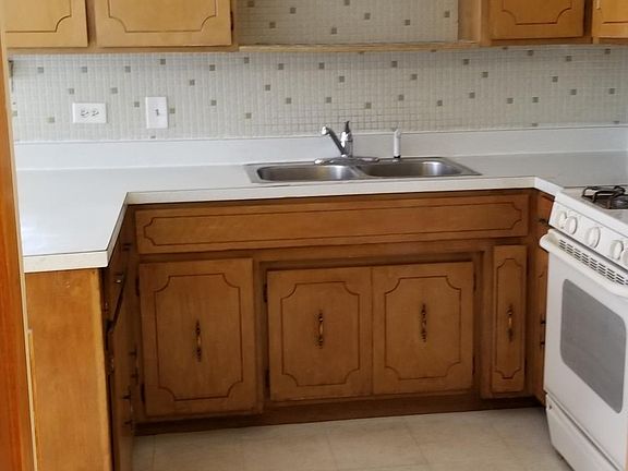 2nd image of 6756 W 87th St APT 1E