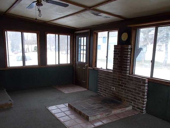4th image of 220 W Van Buren St
