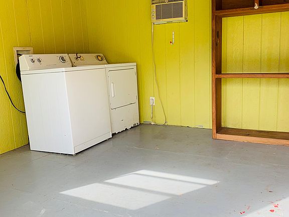 3rd image of 1625 Amelia St