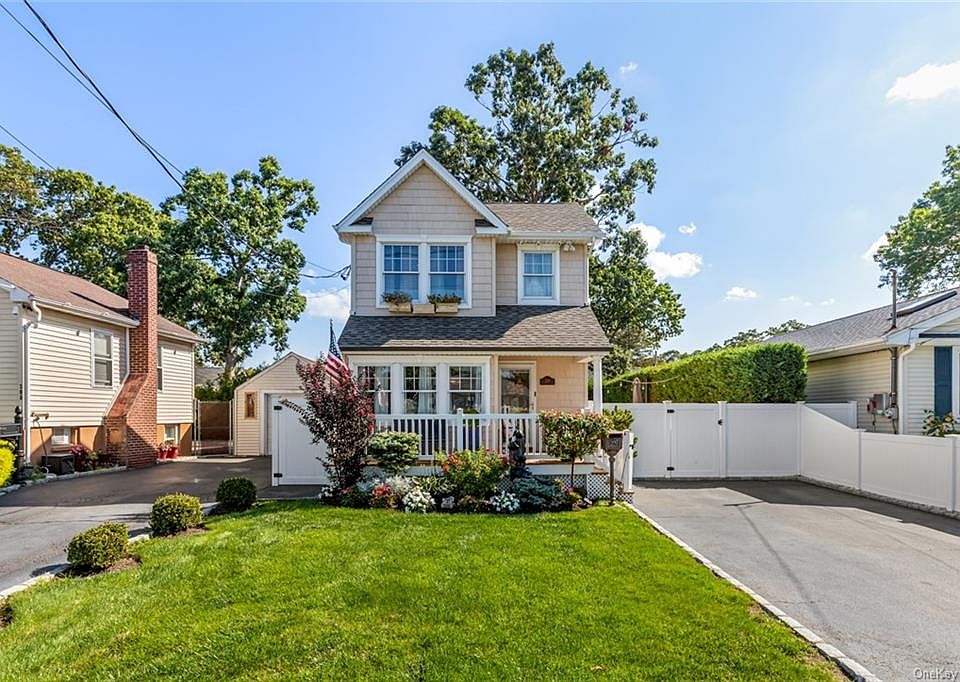 304 Lafayette Street, Copiague, NY 11726 Zillow