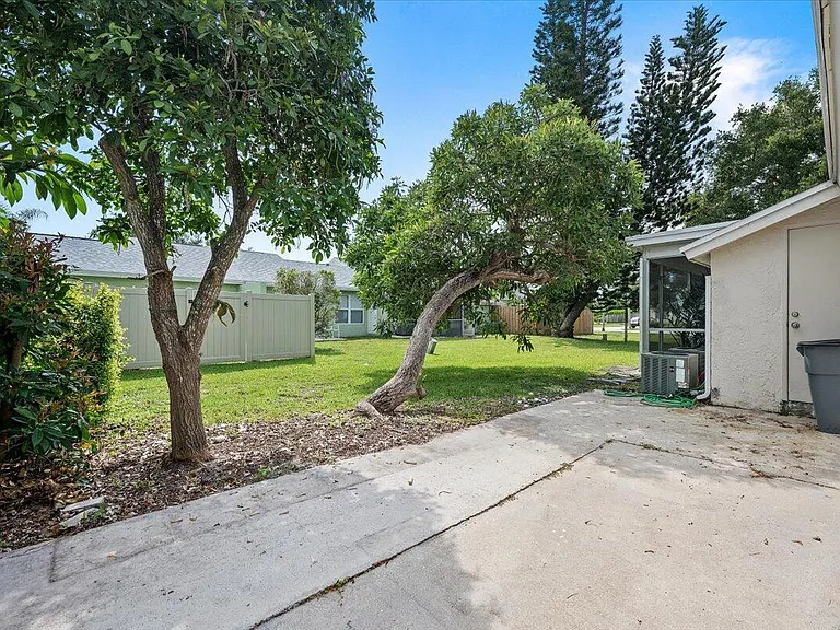 144 Deerfield Ct — Photo 22