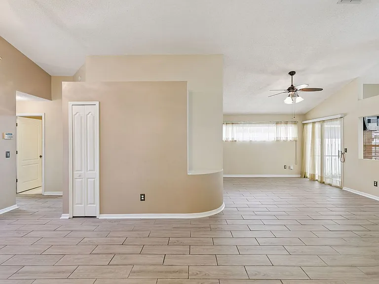 13750 Huntwick Dr — Photo 10